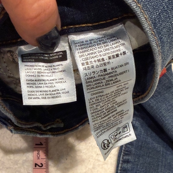 Levi's Women's 311 Shaping Skinny Jeans - Picture 8 of 8